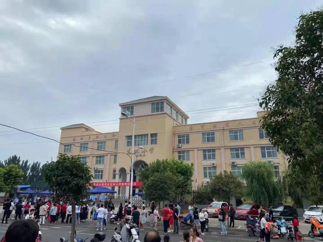 助力中考，为梦助航|众优教育中考送考，陪伴学生奋战到最后一刻！(图2)