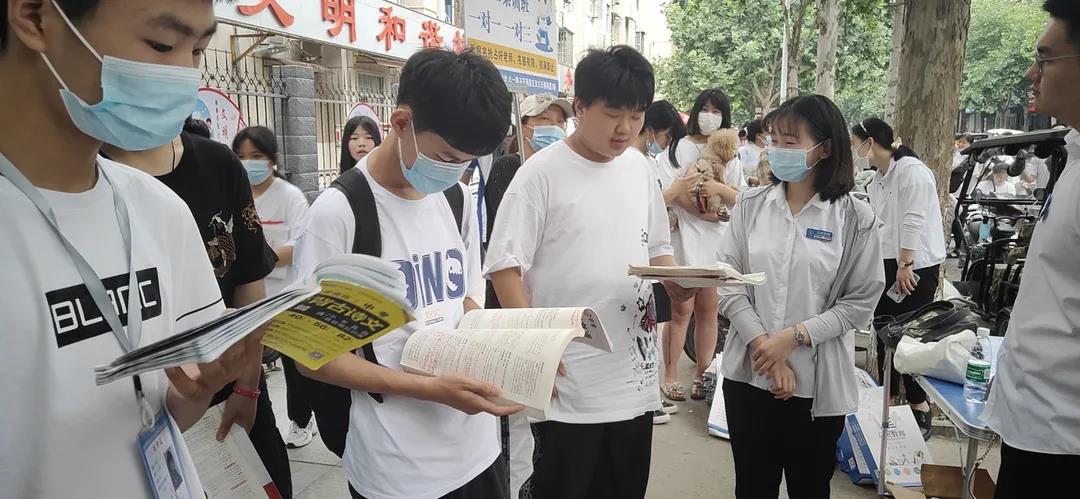 助力中考，为梦助航|众优教育中考送考，陪伴学生奋战到最后一刻！(图7)