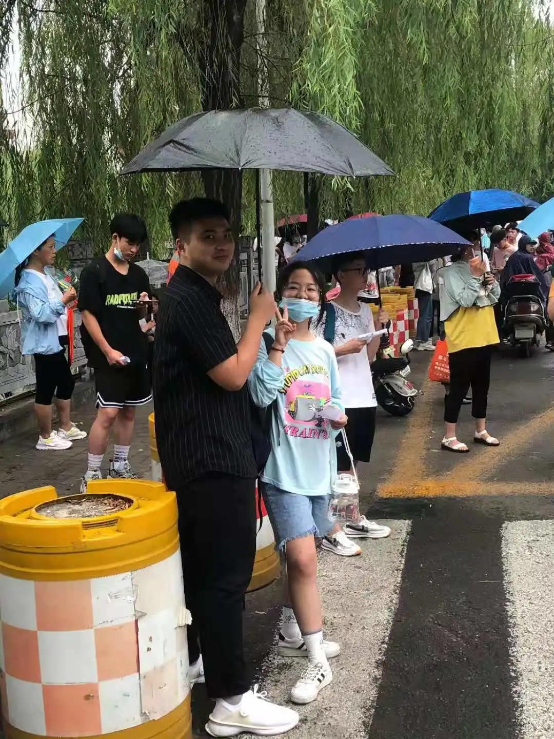 助力中考，为梦助航|众优教育中考送考，陪伴学生奋战到最后一刻！(图9)